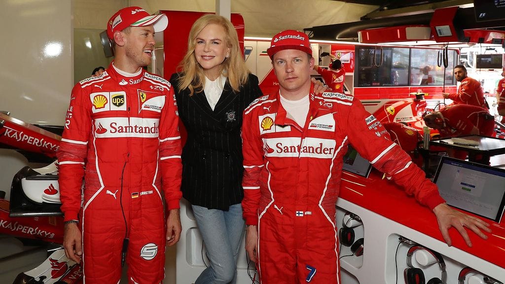 Sebastian Vettel, Nicole Kidman ja Kimi Räikkönen Ferrarin pilttuussa viime lauantaina.