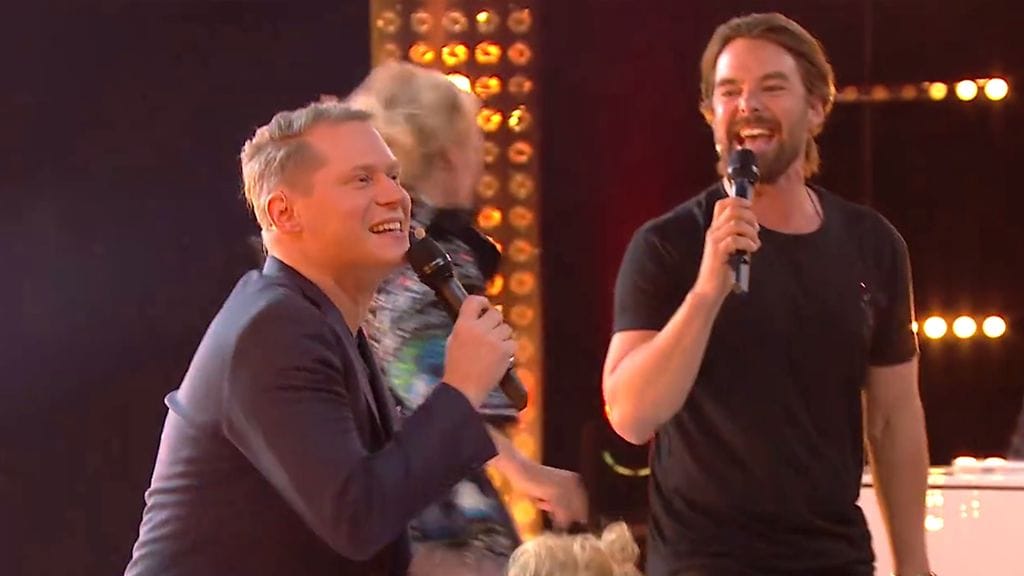 Jarkko Tamminen ja Mikko Leppilampi revittelevät Bumtsibumissa.