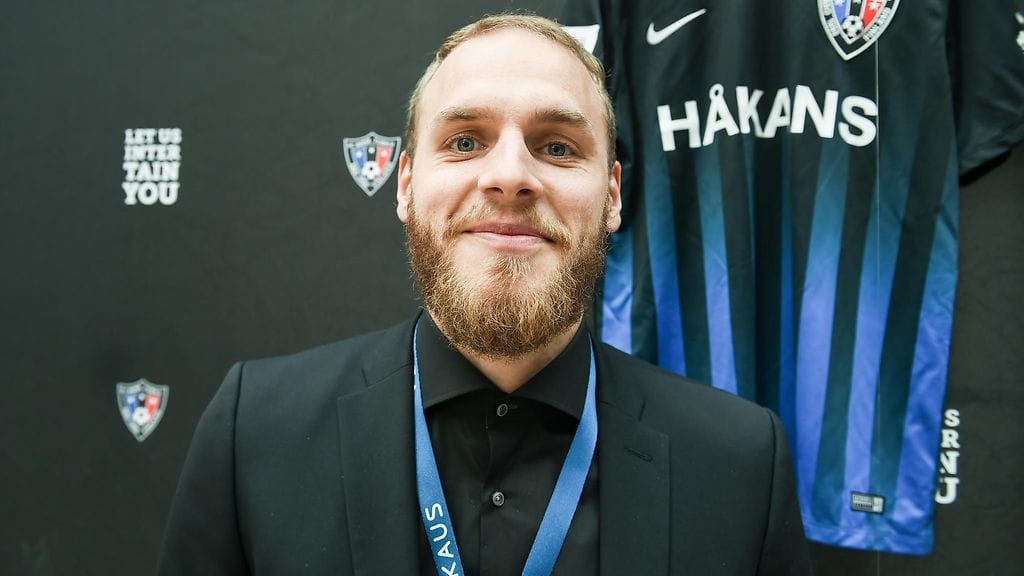 Timo Furuholm Veikkausliigan kauden avaustilaisuudessa Helsingissä torstaina.