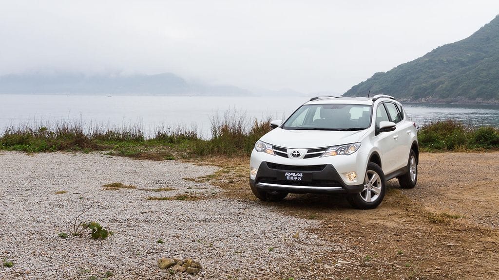 Toyota RAV4 on Suomessakin suosittu katumaasturi.