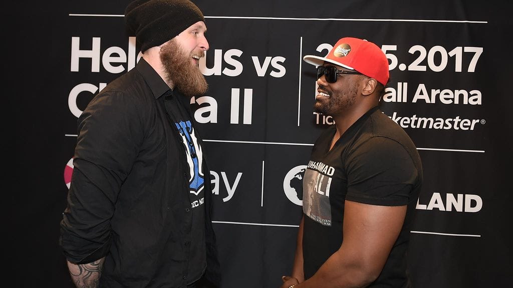 Robert Helenius ja Dereck Chisora lehdistötilaisuudessa Helsingissä 31. maaliskuuta.