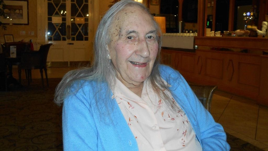 Davies aloitti hormonihoidot 90-vuotiaana.