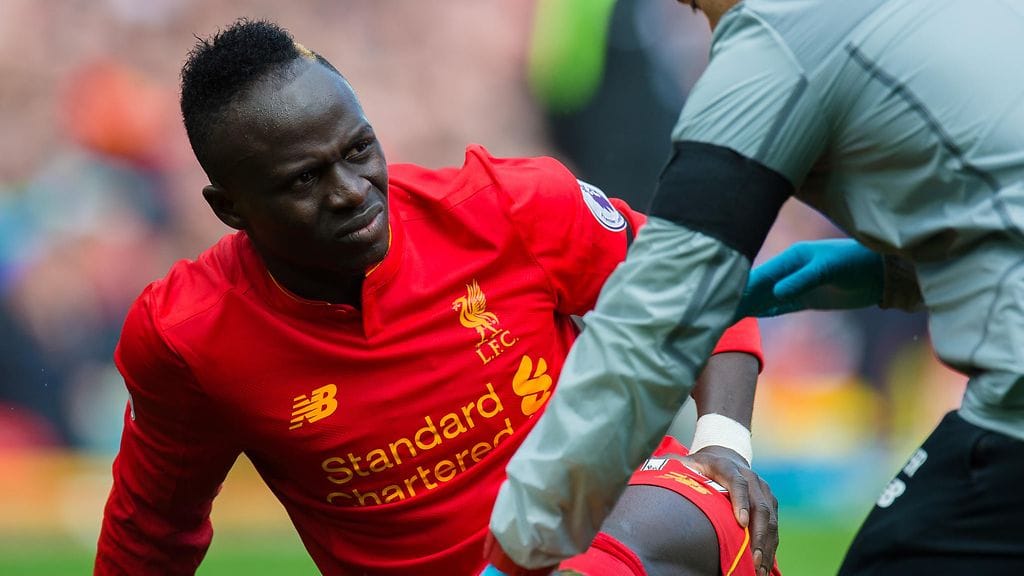 Sadio Mane teki maalin ja loukkaantui lauantaina.