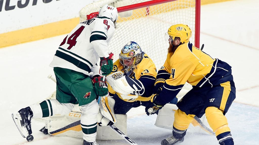 Pekka Rinne pysäyttää Mikael Granlundin.