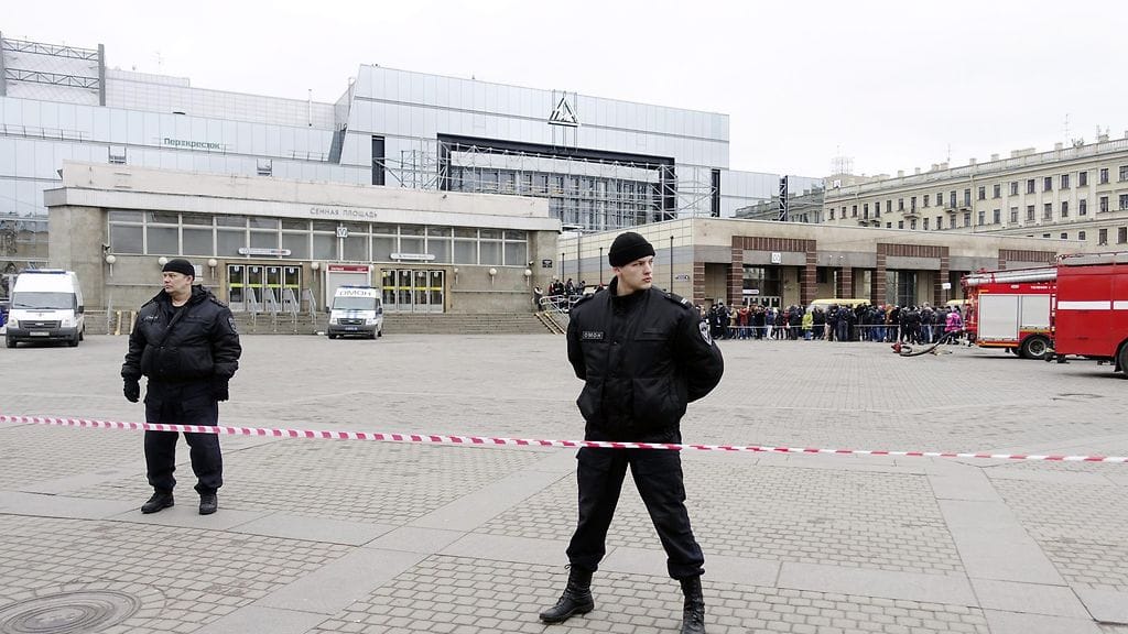 Poliiseja Sennaja Ploshtshadin metroasemalla.