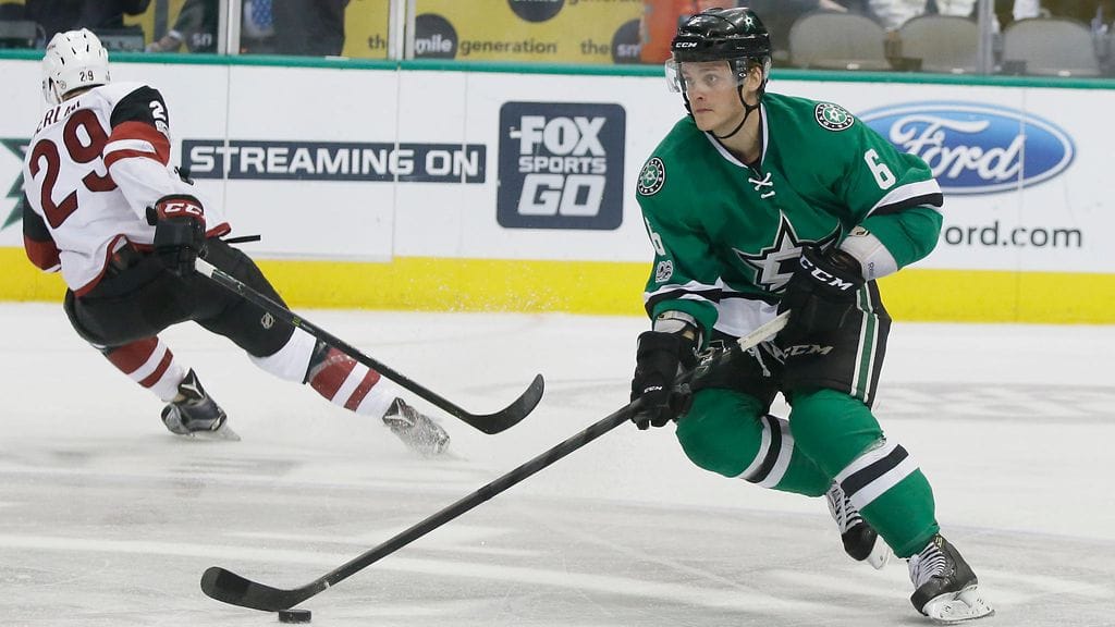 Julius Honka viimeisteli NHL-uransa avausmaalin.