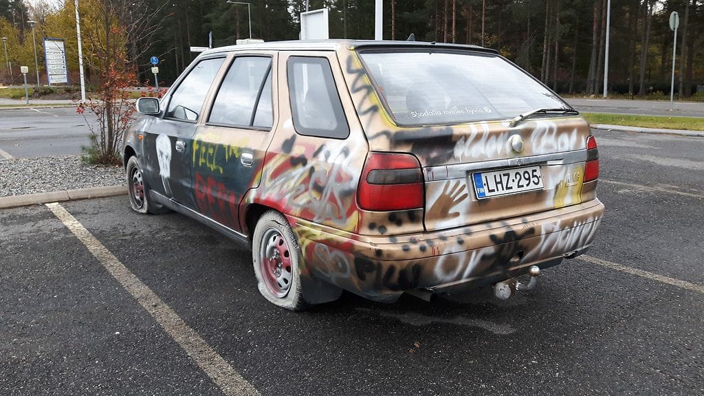 Näin karmeassa kunnossa olevaa autoa harvemmin tulee vastaan. Sen myöntää myös auton nykyinen omistaja.