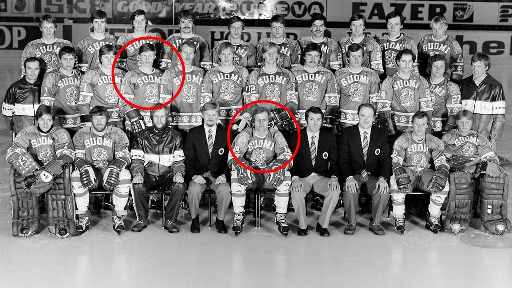 Leijonien MM-joukkue 1981. Tamminen kapteenina eturivin keskellä, Sinisalo keskirivissä vasemmalla.