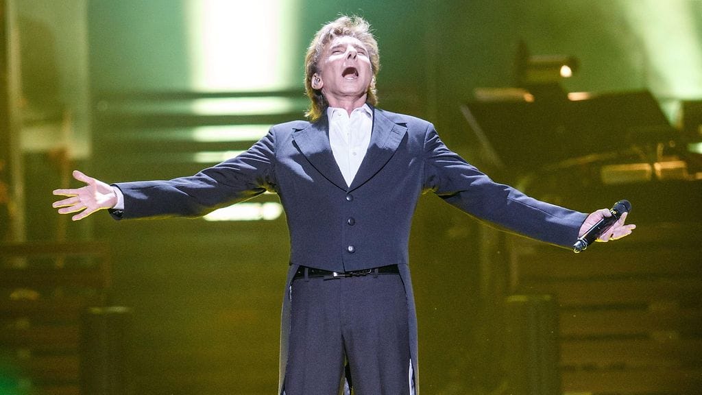 Barry Manilow esiintyi Skotlannin Glasgow'ssa 14. kesäkuuta 2016.