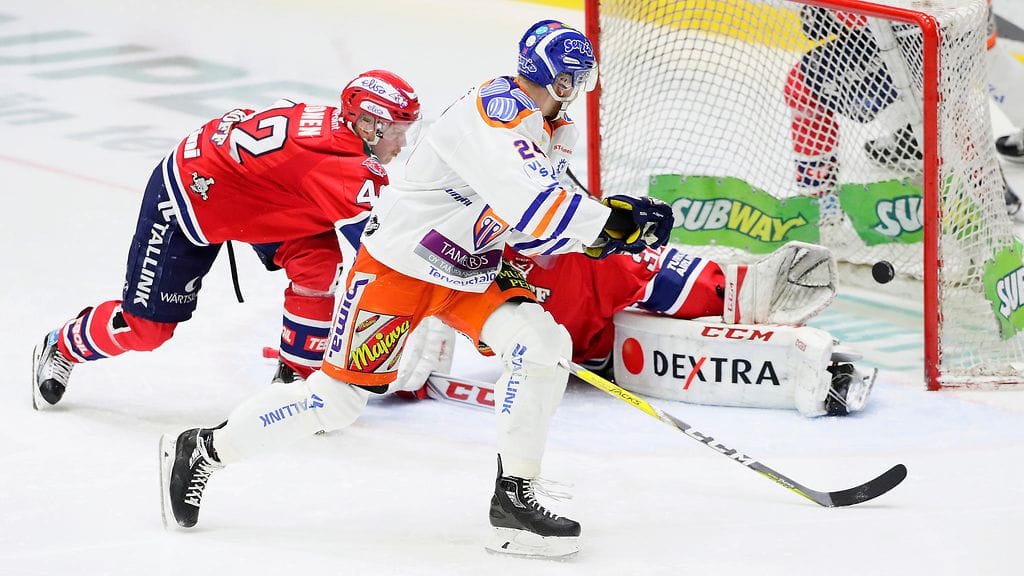 Tapparan Jani Lajunen nosti 2-0-maalin toisen erän alussa.