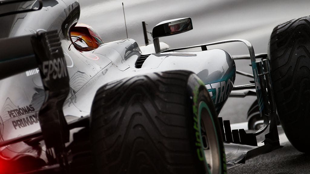 Lewis Hamilton Mercedes-autossaan.