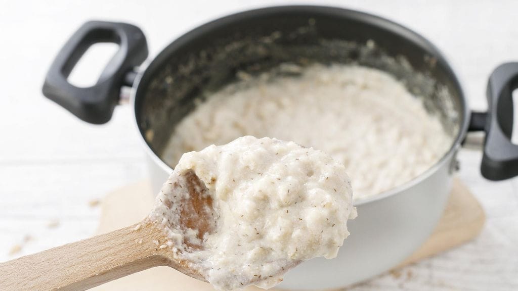 Ripaus suolaa puuron joukossa tuo kaurasta esiiin paahteisen pähkinäisiä makuja.