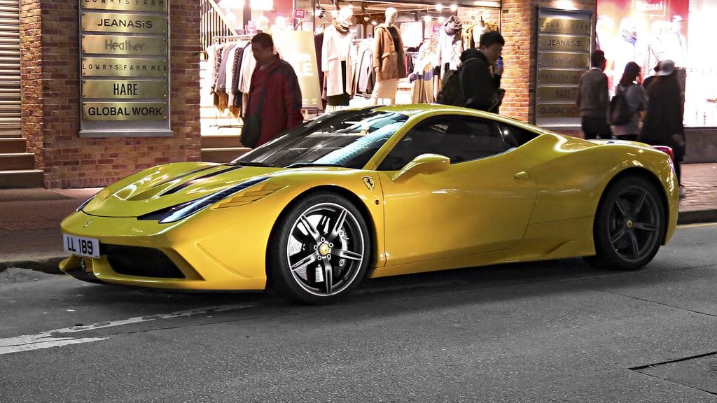 Ferrari 458 pysäköitynä Hongkongissa.