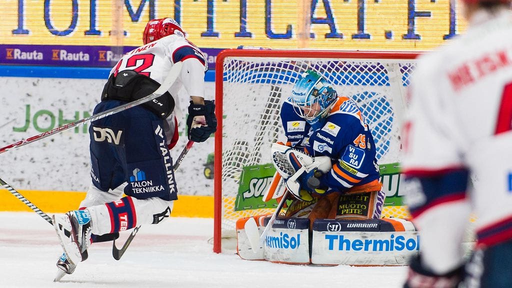 Jarkko Malinen viimeistelemässä 2-2-tasoitusmaalia.