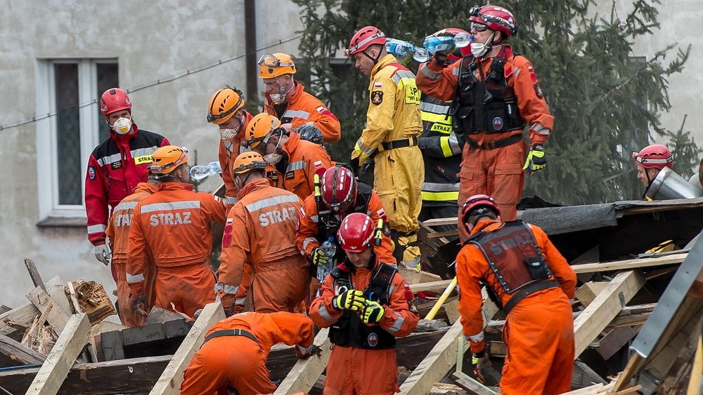 Neljä ihmistä loukkaantui ja pelastettiin talon raunioista Swiebodzicen kaupungissa Puolan länsiosassa.