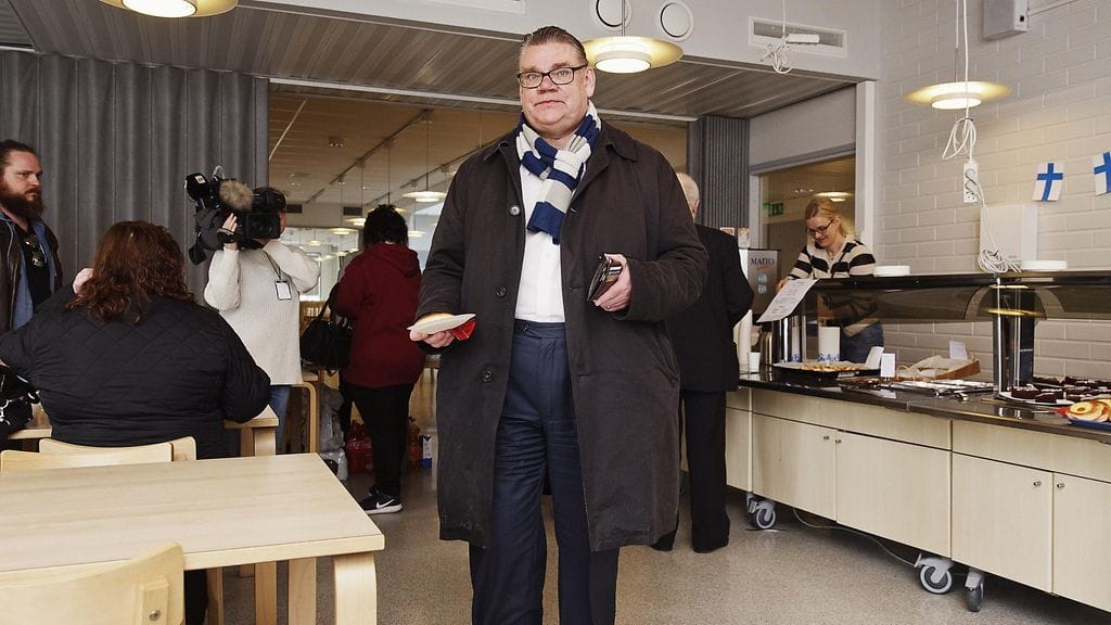 Kuntavaalit Timo Soini äänestää