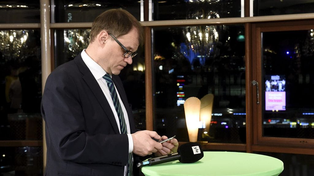 Pääministeri, keskustan puheenjohtaja Juha Sipilä keskustan vaalivalvojaisissa kuntavaalien vaalipäivänä ravintola Loisteessa Helsingissä sunnuntaina 9. huhtikuuta 2017.