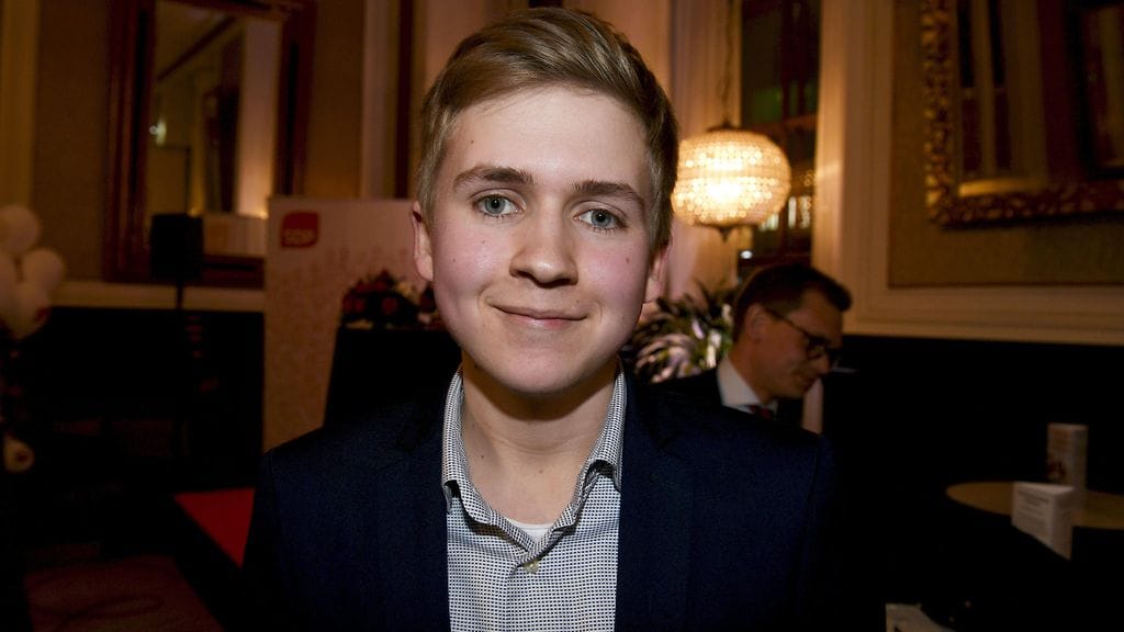 Kuntavaaliehdokas Markus Myllyniemi SDP:n vaalivalvojaisissa kuntavaalien vaalipäivänä ravintola Seurahuoneella Helsingissä sunnuntaina 9. huhtikuuta 2017.