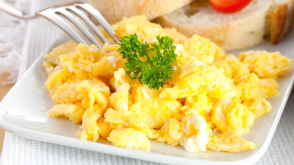 Ilmavaan munakokkeliin ei lisätä lainkaan maitoa tai kermaa, vaan ilmavuus saadaan aikaan veden avulla.