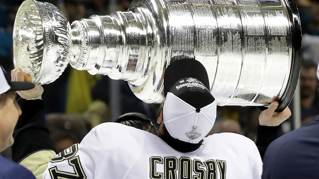 Sidney Crosby kipparoi Pittsburghin mestariksi viime keväänä. Penguins on mukana jahdissa myös tällä kaudella.