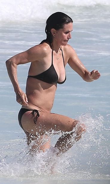 Courteney Cox lomalla Bahamasaarilla 3.-4.4.2017 1