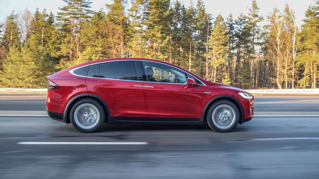 Tesla Model X ei ole tavaton näky Suomenkaan teillä.