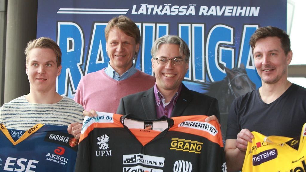 Arto Hytönen (toinen oik.) on tyytyväinen uuteen Raviliigaan, joka tuo jääkiekon ja ravit entistä lähemmäs toisiaan.