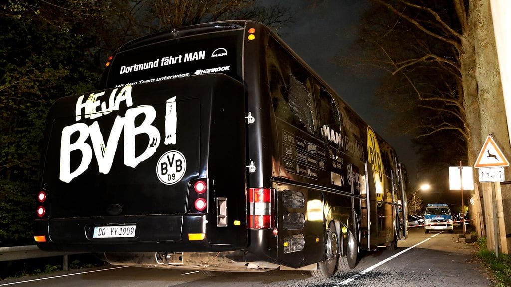 Kuvassa Dortmundin bussi.