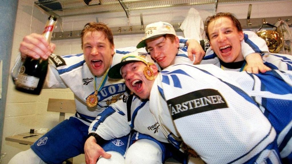 Elokuva kertoo kiekkohuumasta vuonna 1995, jolloin maailmanmestaruutta juhlivat muun muassa kuvassa olevat Raimo Summanen, Jukka Tammi, Ville Peltonen ja Antti Törmänen.