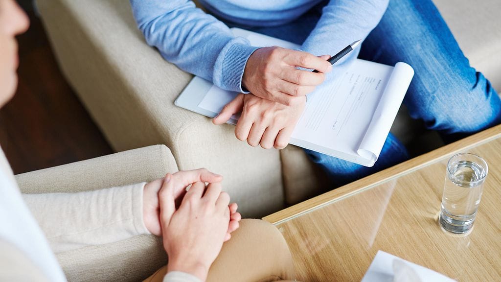 Onnistuneen terapian takana on toimiva psykoterapeutin ja potilaan välinen suhde. Muun muassa valinnanvapaus askarruttaa psykoterapeutteja mahdollisessa uudistuksessa.