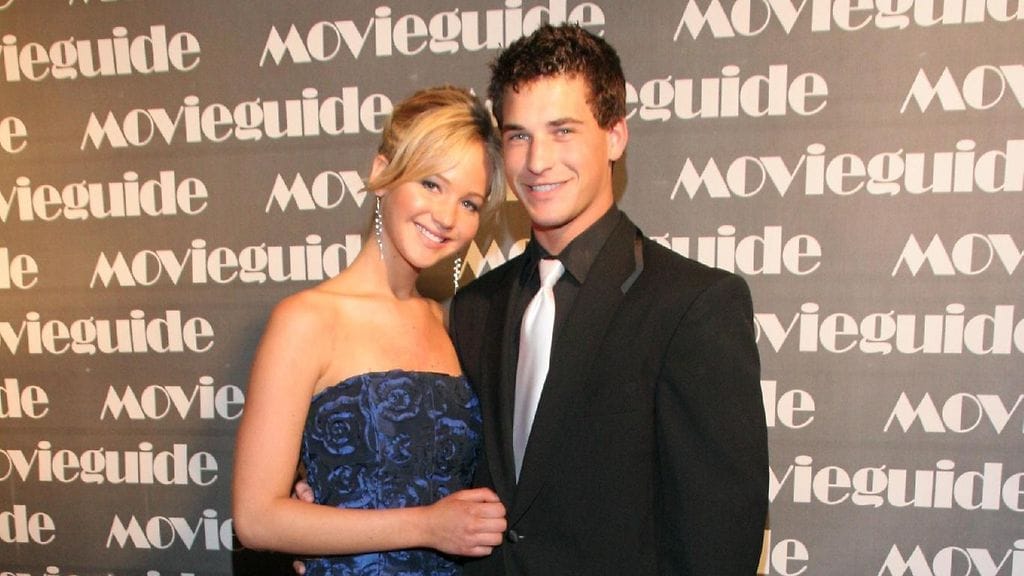 Clay Adler (oikealla) on kuollut. Kuvassa Adler ja supertähdeksi noussut Jennifer Lawrence yhdessä helmikuussa 2007.