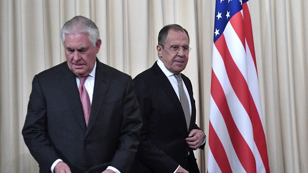 Yhdysvaltain ulkoministeri Rex Tillerson (vas.) ja Venäjän ulkoministeri Sergei Lavrov.