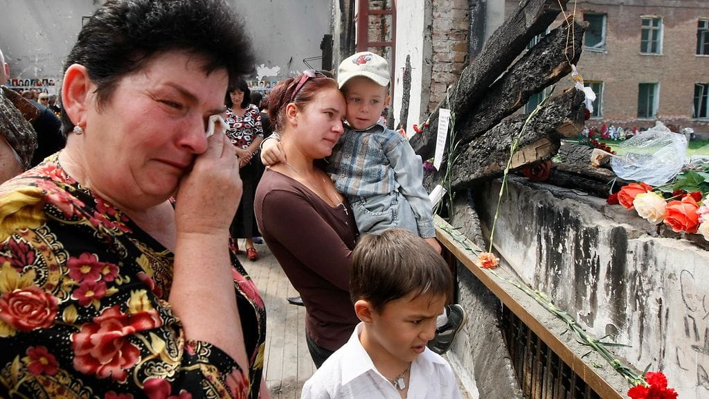 Iskussa kuolleita muistettiin Pohjois-Ossetiassa vuonna 2009.