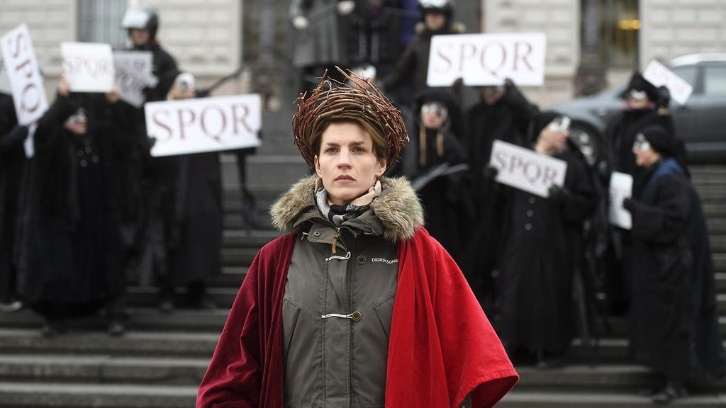 Jeesusta näyttelevä Maria Ylipää Via Crucis -pääsiäisvaelluksen harjoituksissa 12. huhtikuuta 2017.