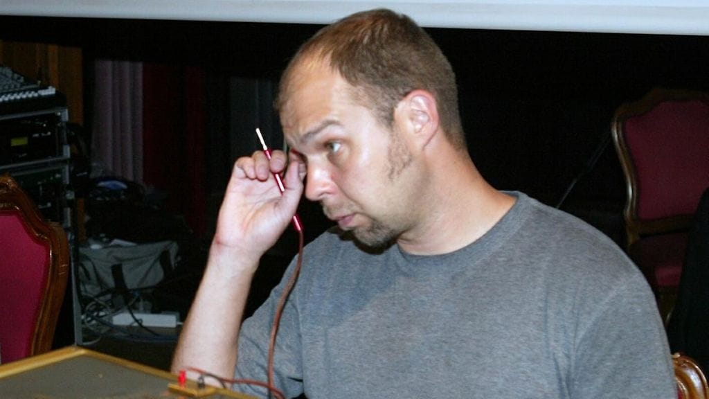 Mika Vainio kuvattuna Venetsian biennaalissa 2003.