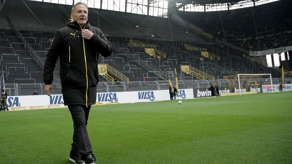 Dortmundin toimitusjohtaja Hans-Joachim Watzke joukkueen kotiareenalla.