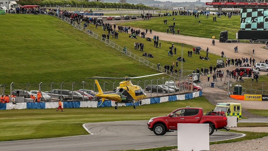 Ambulanssit täyttivät radan Billy Mongerin ja Patrik Pasman kolarin jälkeen