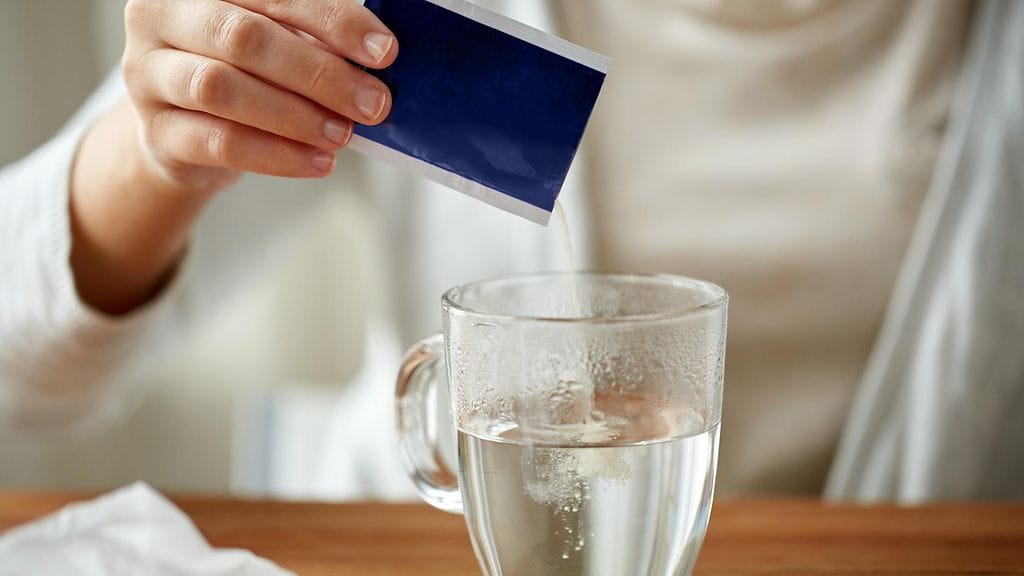 Tulehduskipulääkettä sisältävää lääkejuomaa ei pidä ottaa samaan aikaan kuin tablettimuotoisia tulehduskipulääkkeitä. Kuvituskuva.