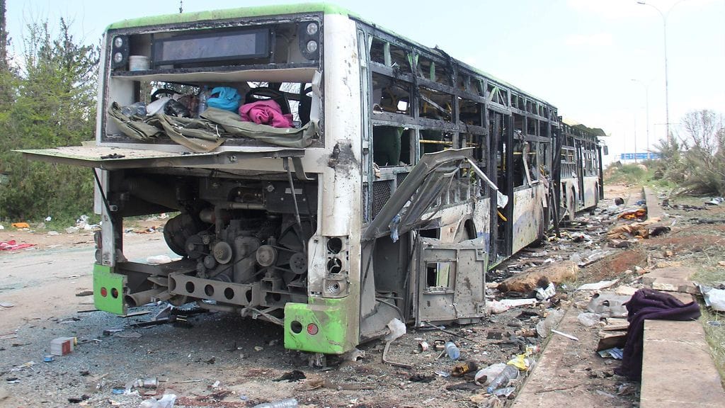 Linja-autot olivat evakuoimassa ihmisiä piiritetyistä Fuaan and Kafrayan kylistä.