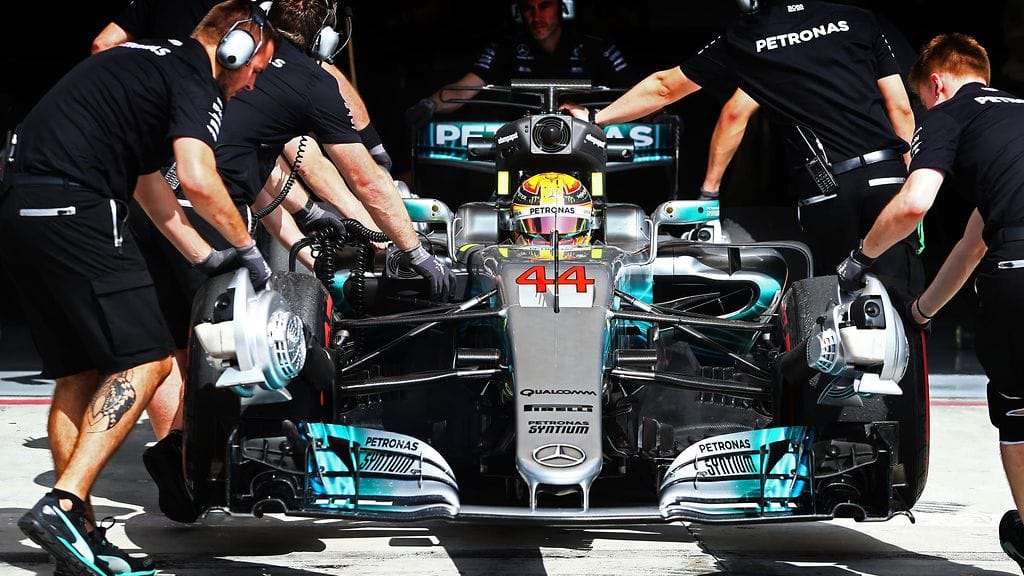 Lewis Hamilton Bahrainin testeissä tiistaina.