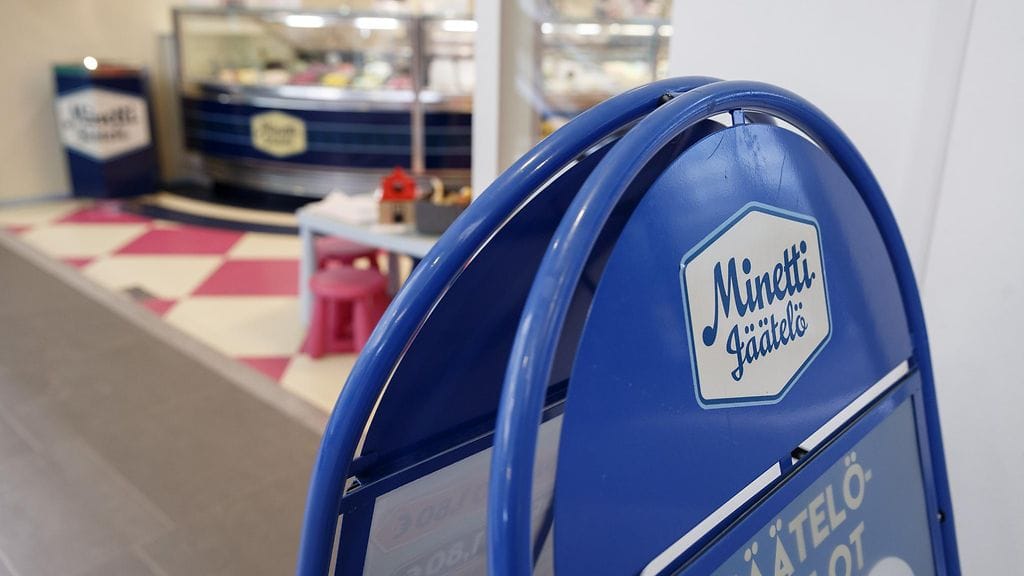 Minetti Jäätelön myymälä Lielahtikeskuksessa Tampereella 28. maaliskuuta 2017. Syyttäjän mukaan Tampereen Jäätelöliike on jättänyt vuosina 2013-2014 maksamatta yhteensä noin 160 000 euroa valmisteveroja. Tampereen Jäätelöliike tunnetaan Minetti-tuotemerkistä.