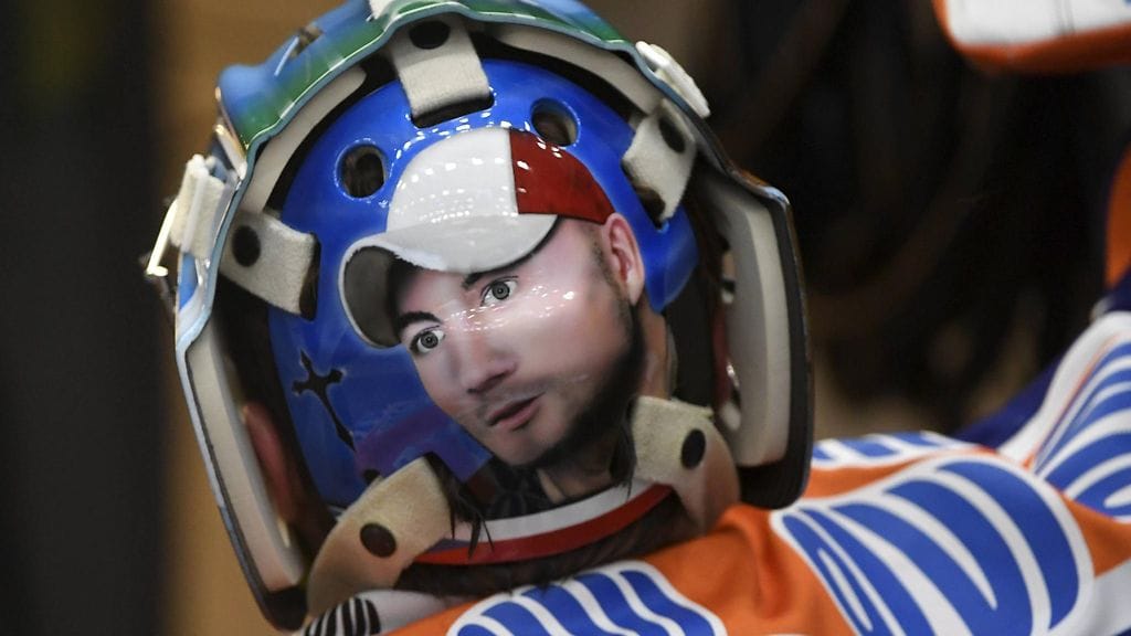 Dominik Hrachovinan maskin takaosa 1. finaalissa.