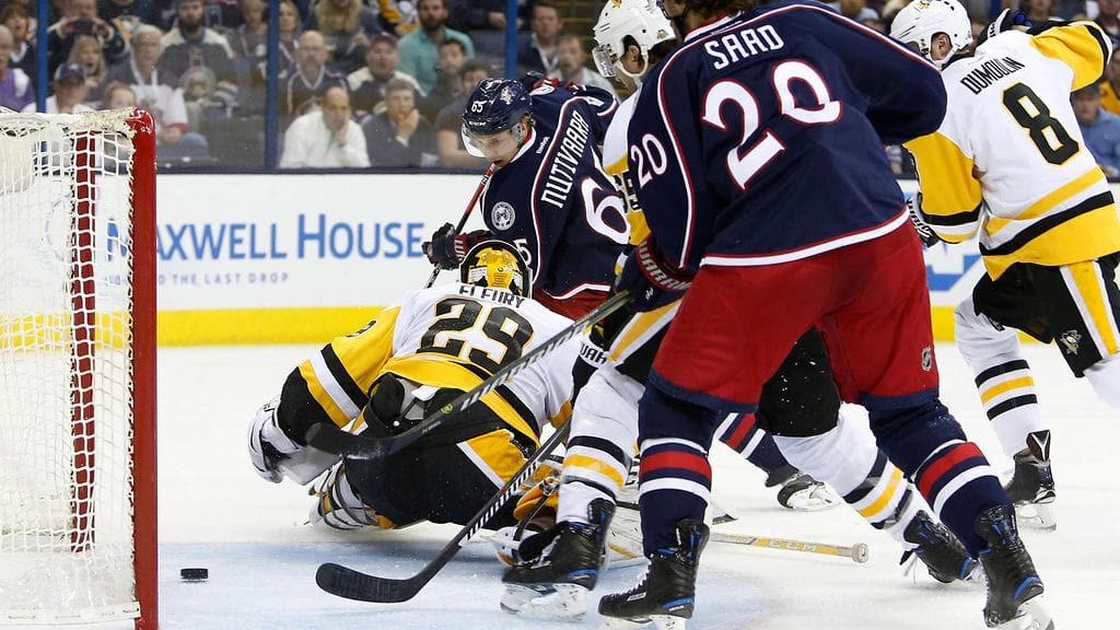 Markus Nutivaara (taustalla) runnoo ensimmäisen pudotuspelimaalinsa.