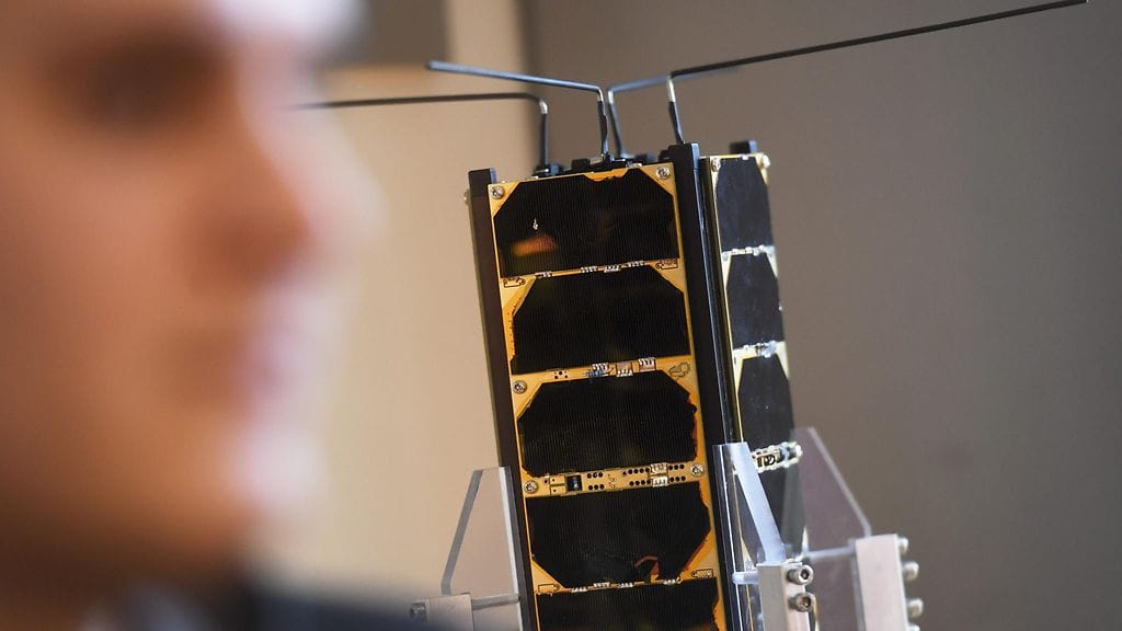 Sateliitti on osa QB50-tehtävää, jonka tarkoituksena on tutkia maan ilmakehän ja avaruuden välisen rajakerroksen termosfäärin ominaisuuksia.