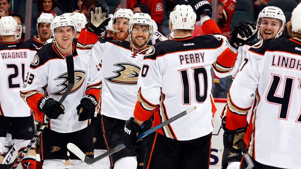 Anaheim Ducks jyräsi jatkoon.