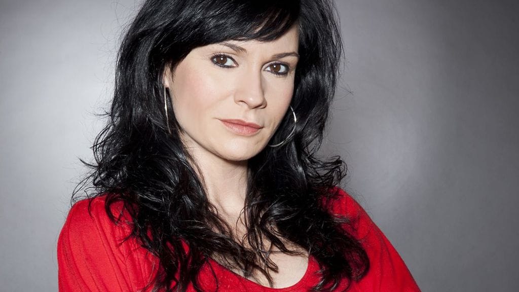 Lucy Pargeterin polvi haavoittui Villapakn penkkiin osuneesta iskusta.