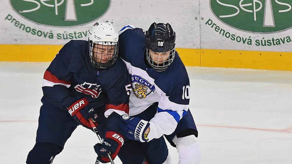 Kristian Vesalainen vääntämässä MM-finaalissa.