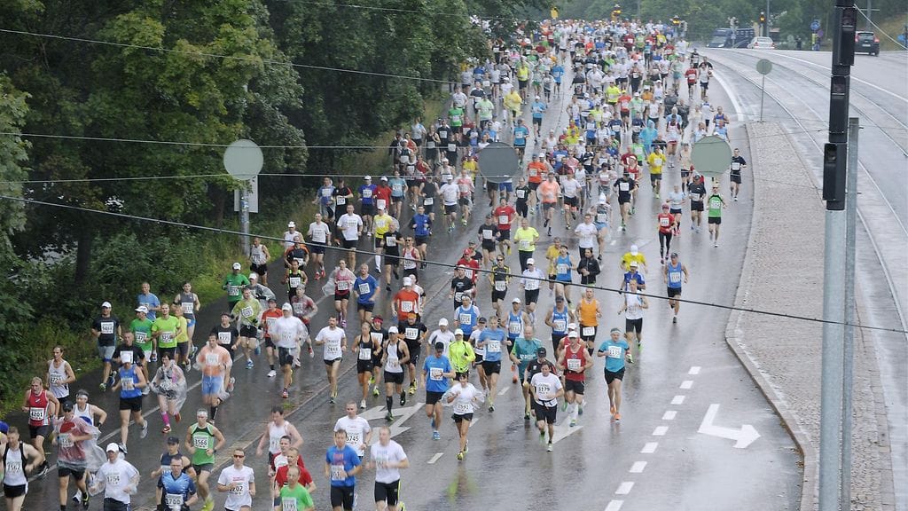 Liikennejärjestelyt maratonilla voivat hidastaa lähialueiden potilaskuljetuksia. Kuvituskuva.