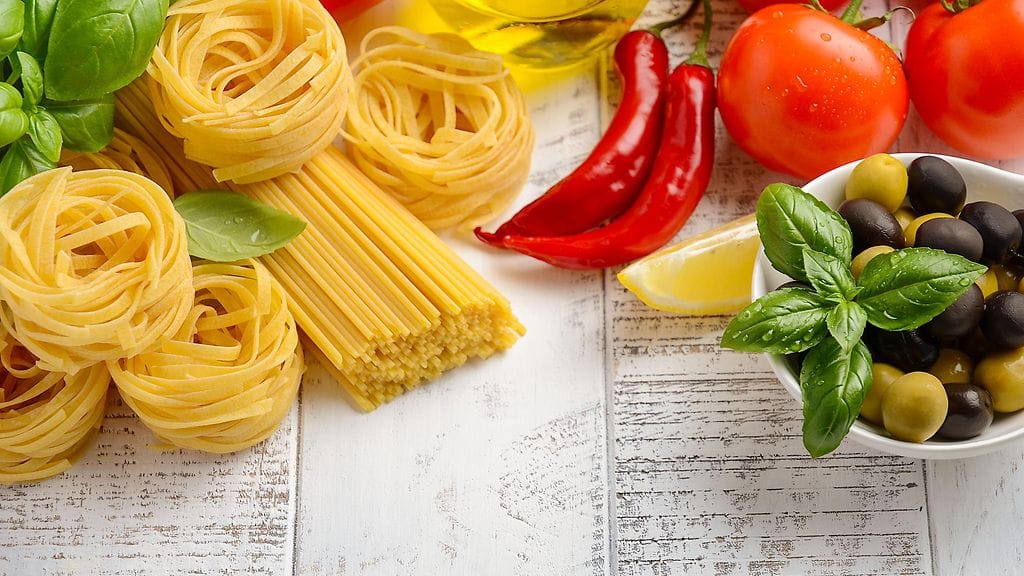Herkulliseen pastaan tulee vain kolmea pääraaka-ainetta.