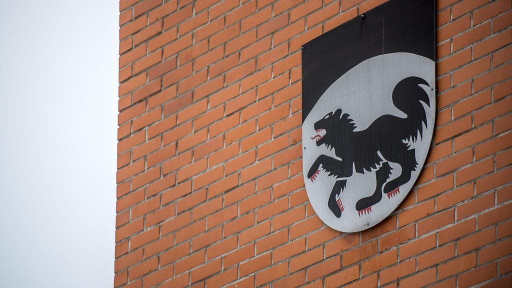 Kittilän kunnan luottamushenkilöitä vastaan nostettiin eilen poikkeuksellisen vakavia rikossyytteitä. Oulun syyttäjänviraston mukaan kaikki epäillyt ovat kiistäneet syytteet.